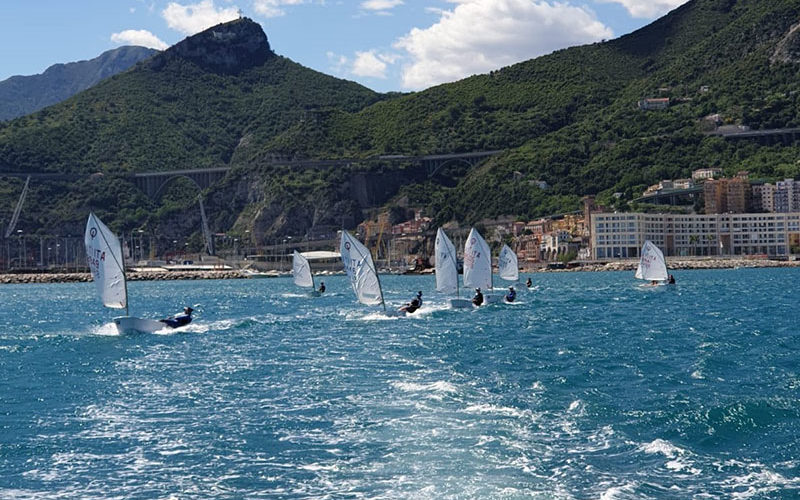 I velisti dei Canottieri Irno sono tornati in acqua: allenamenti in totale sicurezza